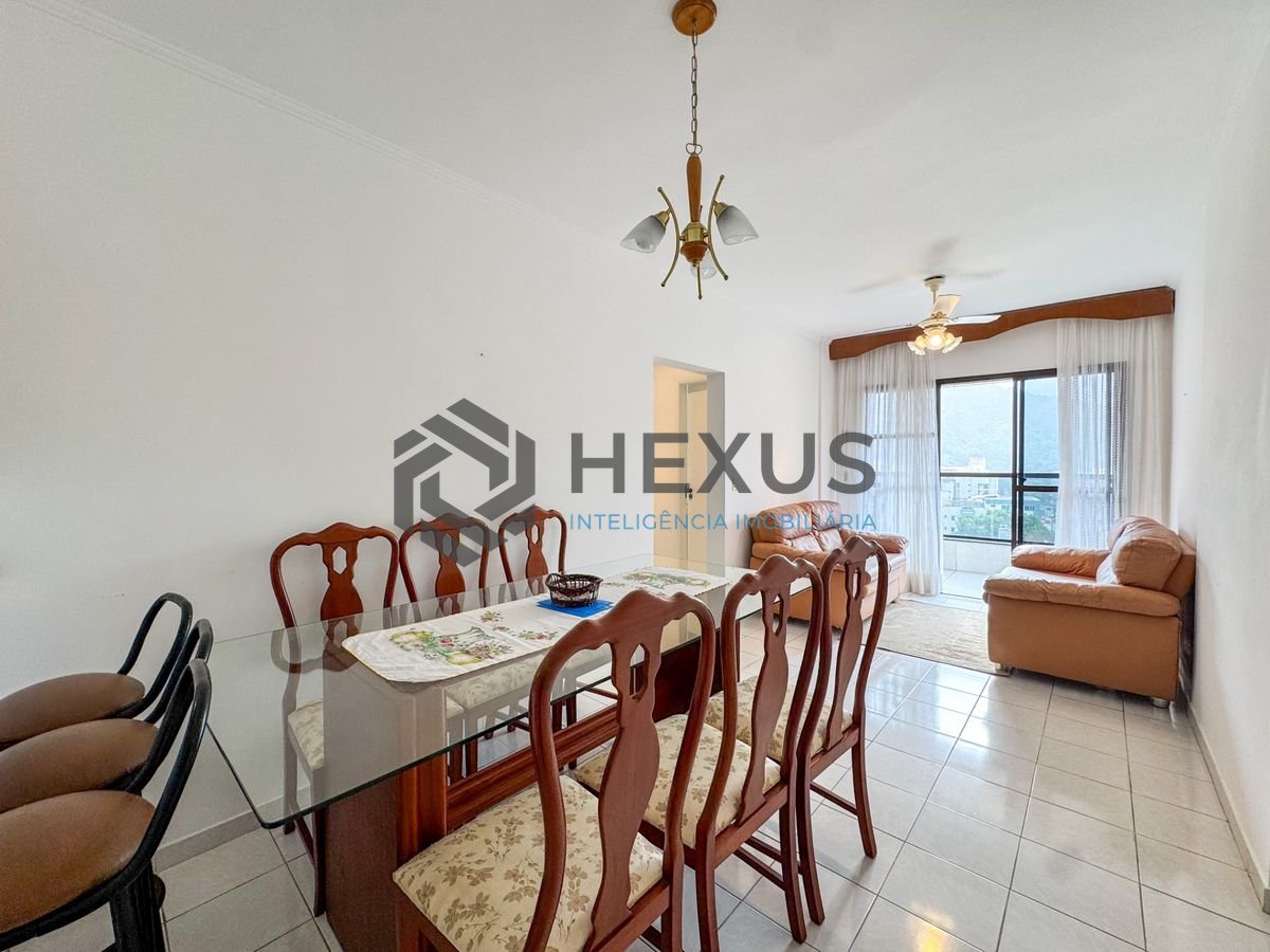 Foto 4 de Apartamento reformado com varanda e lazer a 450m da praia na região do Parque Enseada na Enseada, Guarujá