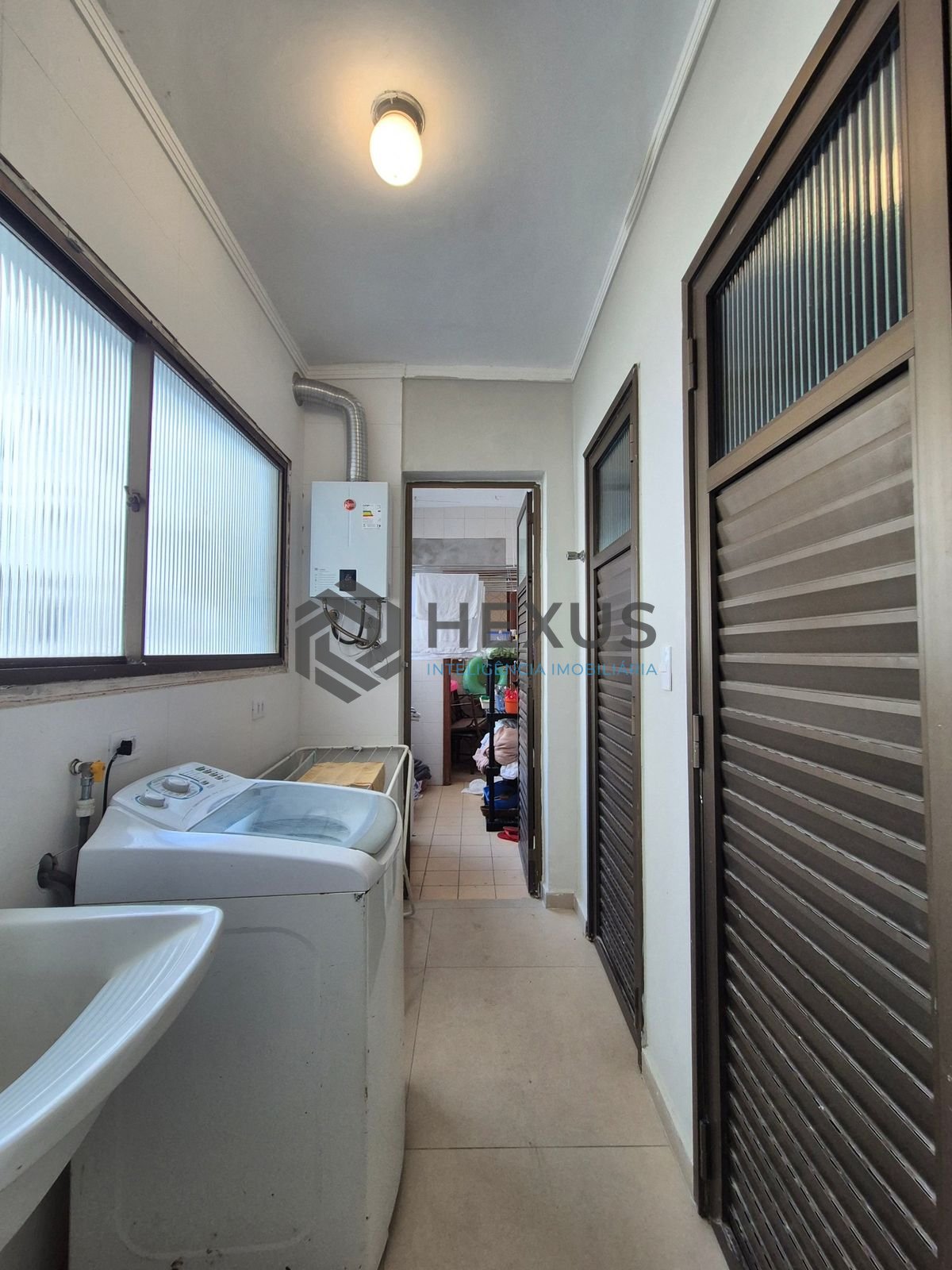 Foto 30 de Apartamento com varanda e lazer na beira mar das Pitangueiras, Guarujá