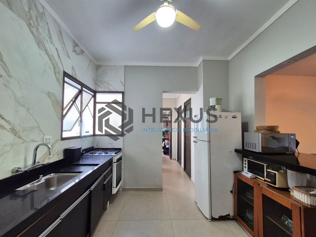 Foto 27 de Apartamento com varanda e lazer na beira mar das Pitangueiras, Guarujá