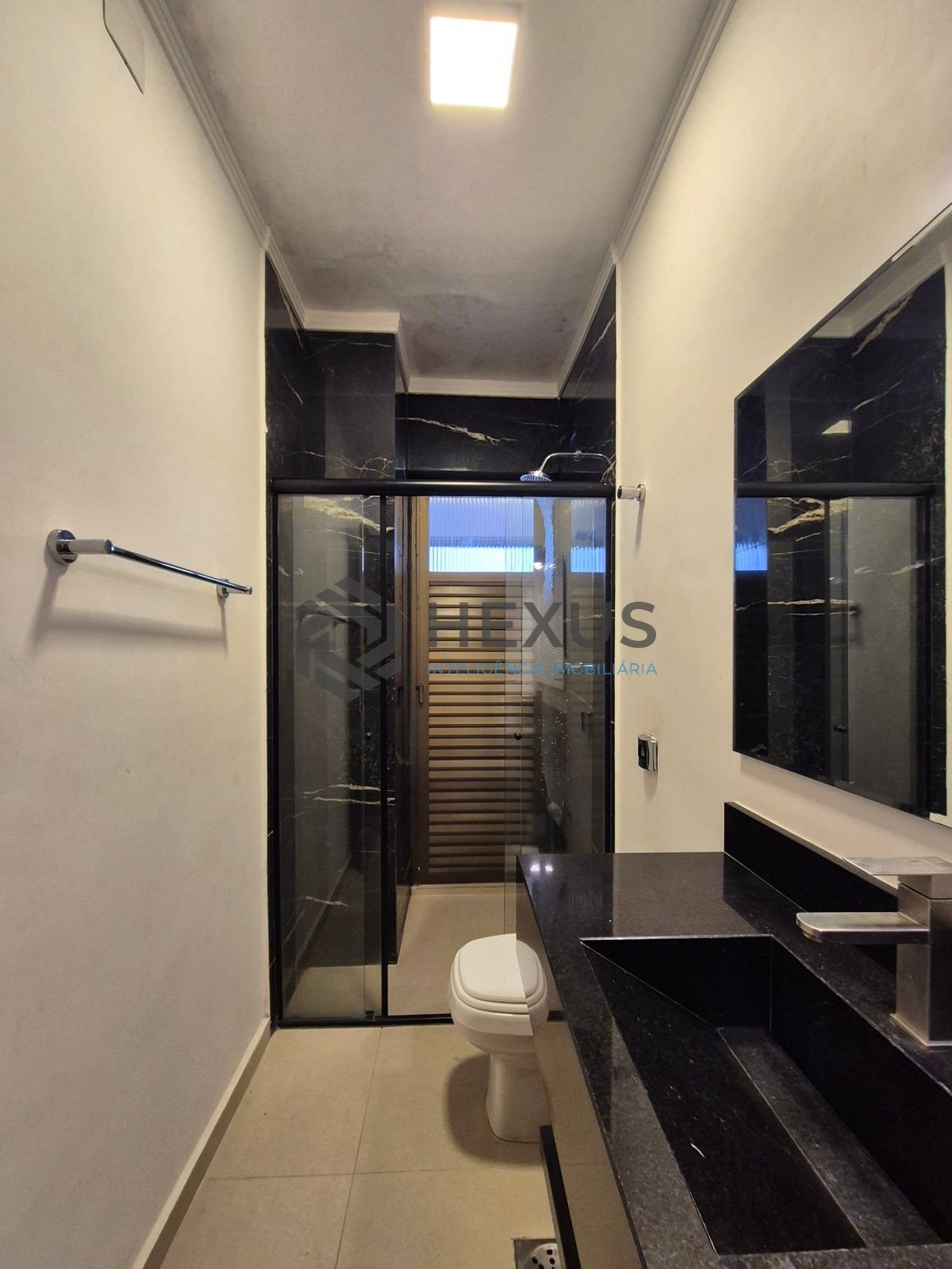 Foto 24 de Apartamento com varanda e lazer na beira mar das Pitangueiras, Guarujá