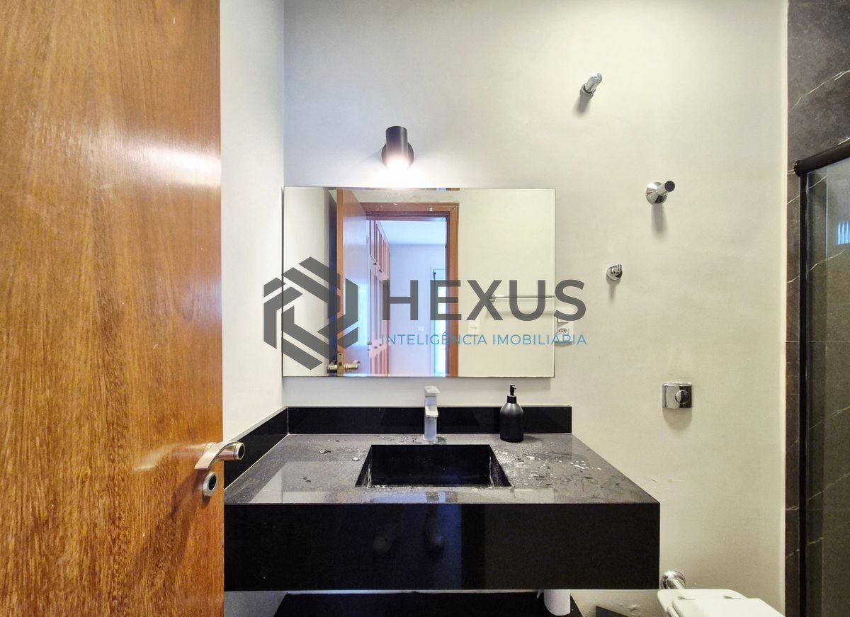Foto 20 de Apartamento com varanda e lazer na beira mar das Pitangueiras, Guarujá