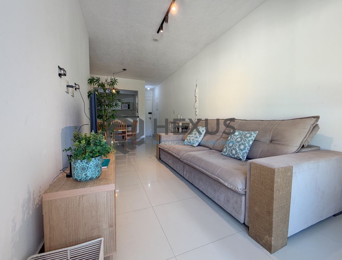 Foto 10 de Apartamento reformado com varanda e lazer na região do Jardim Tejereba na Enseada, Guarujá
