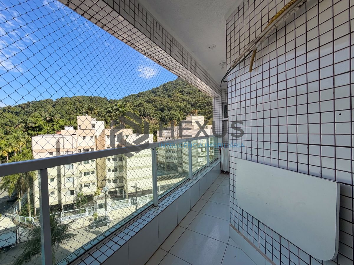 Foto 4 de Apartamento reformado com varanda e lazer na região do Jardim Tejereba na Enseada, Guarujá