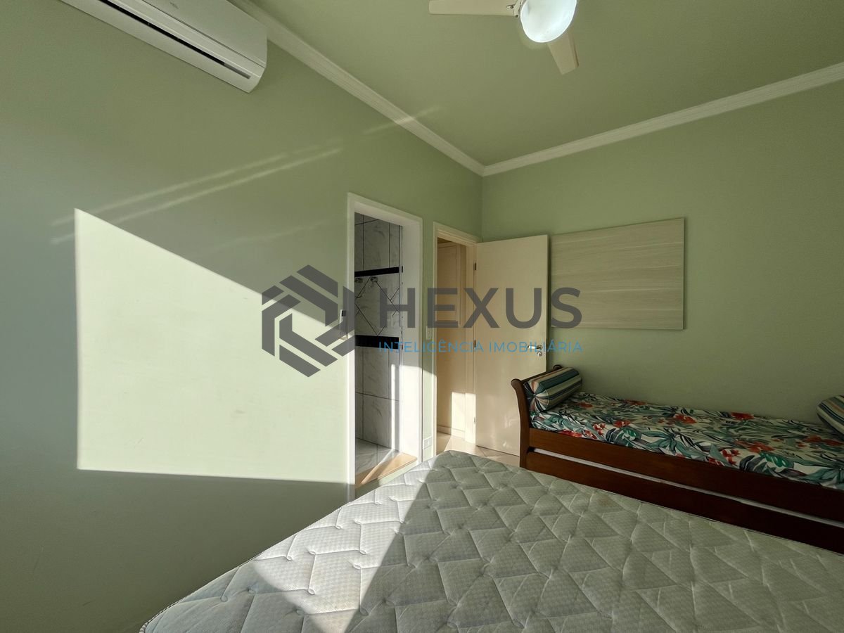 Foto 23 de Apartamento com varanda vista mar na beira mar da praia nas Pitangueiras, Guarujá