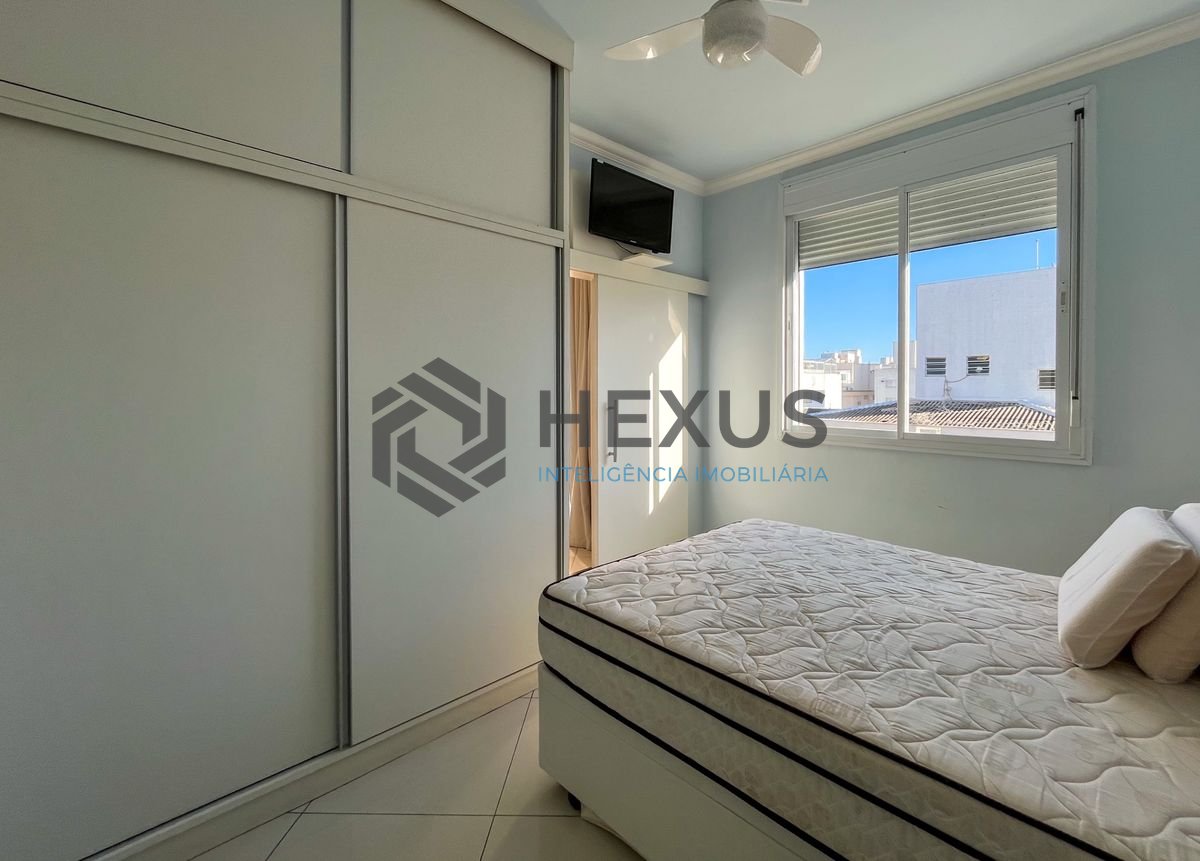 Foto 18 de Apartamento com varanda vista mar na beira mar da praia nas Pitangueiras, Guarujá