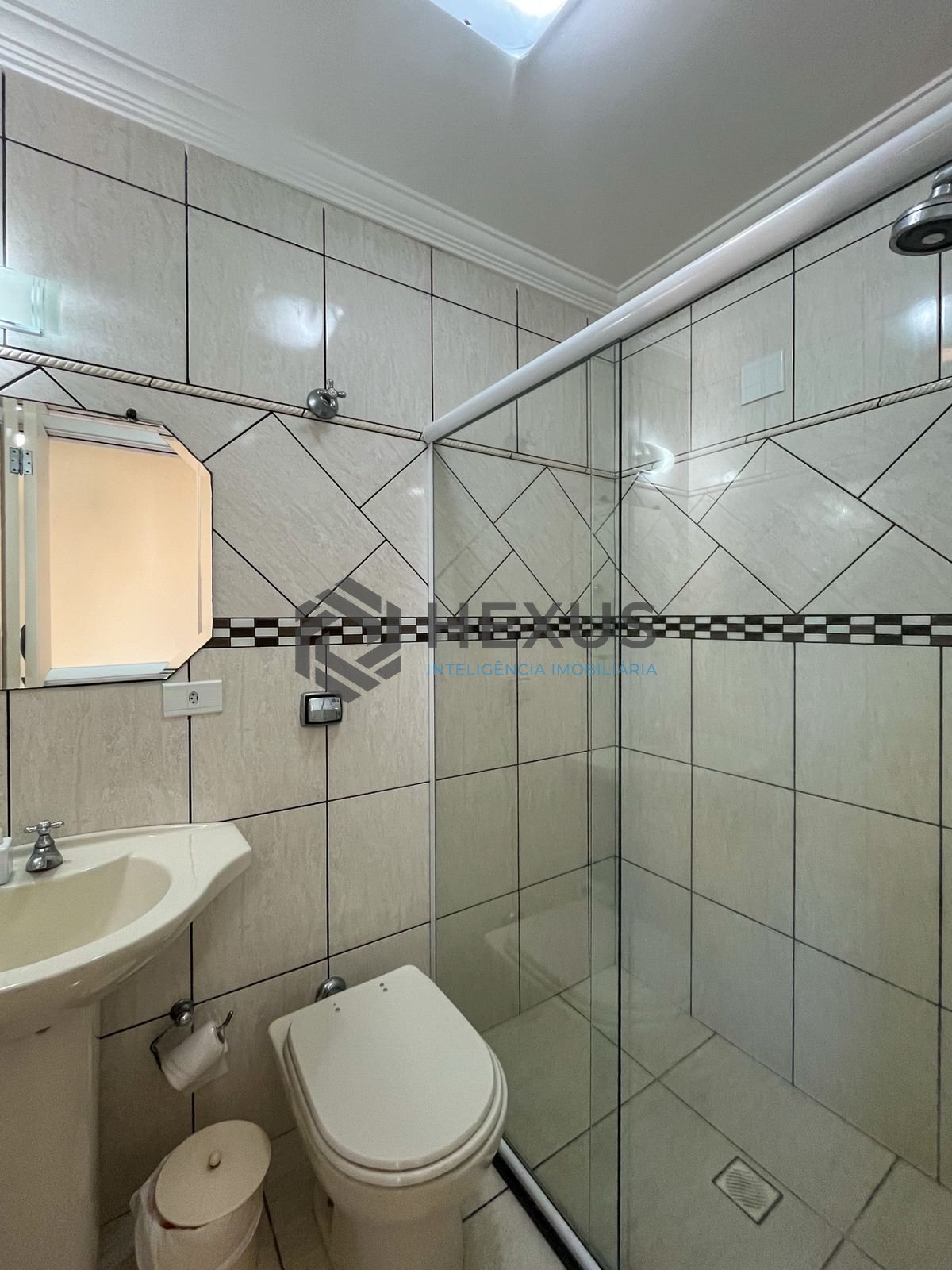 Foto 38 de Apartamento com varanda vista mar na beira mar da praia nas Pitangueiras, Guarujá