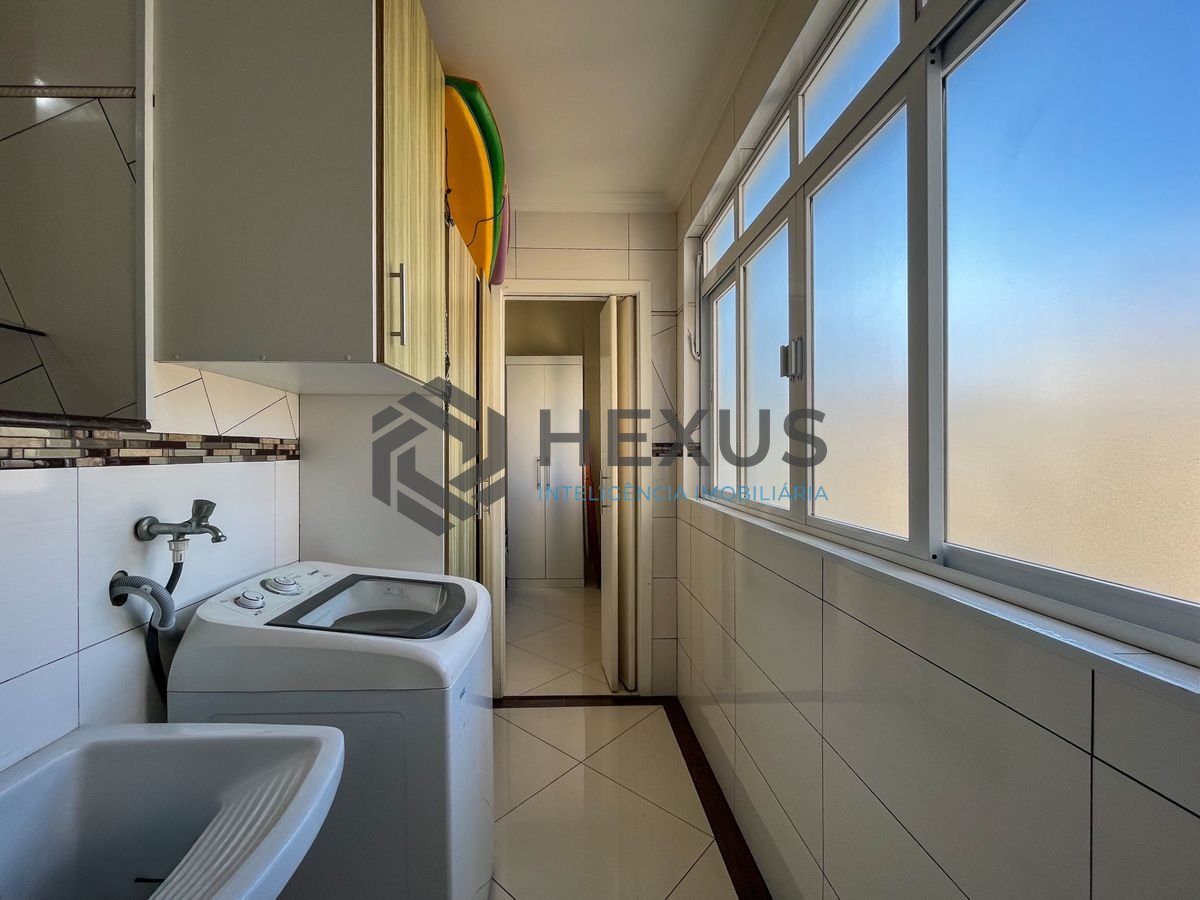 Foto 34 de Apartamento com varanda vista mar na beira mar da praia nas Pitangueiras, Guarujá