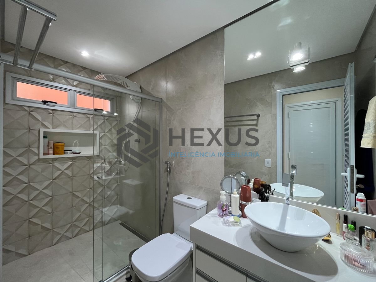 Foto 30 de Apartamento com varanda vista mar e lazer nas Pitangueiras, Guarujá