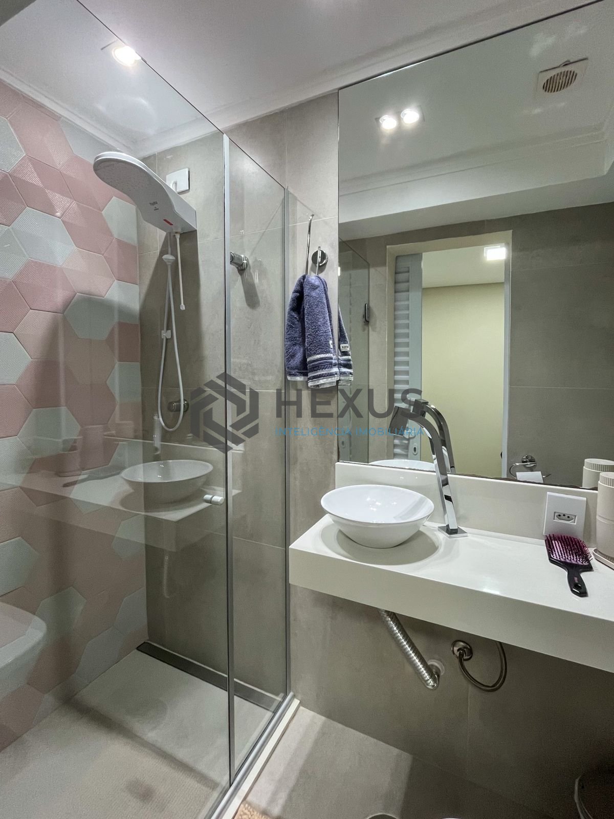 Foto 20 de Apartamento com varanda vista mar e lazer nas Pitangueiras, Guarujá