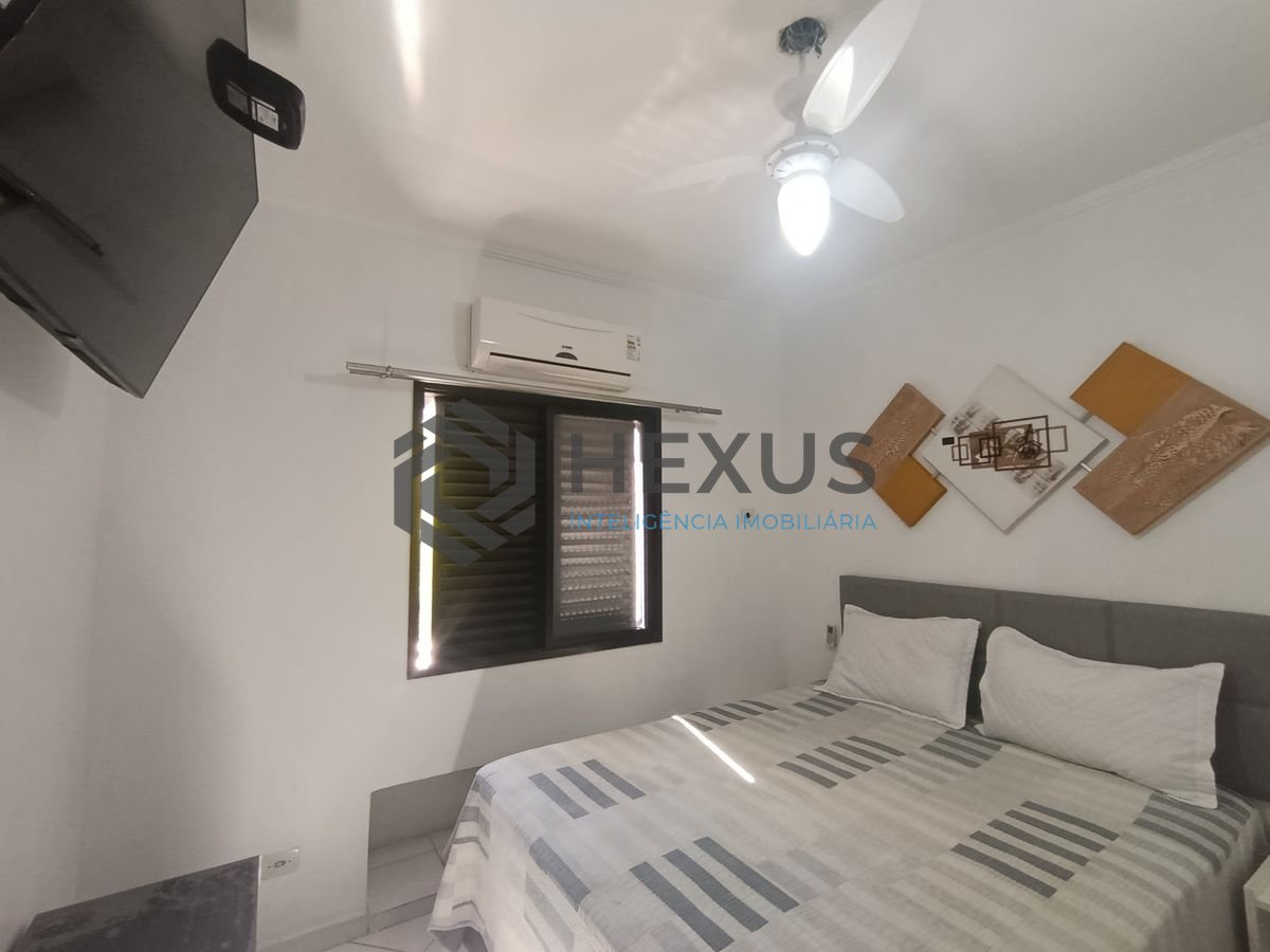 Foto 11 de Apartamento reformado com varanda e lazer a 150m da praia na região do Aquário na Enseada, Guarujá