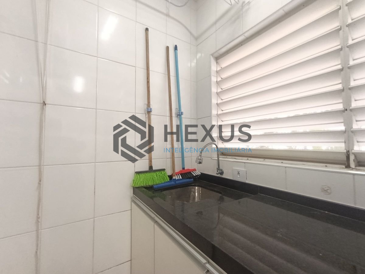 Foto 20 de Apartamento reformado com varanda e lazer a 150m da praia na região do Aquário na Enseada, Guarujá