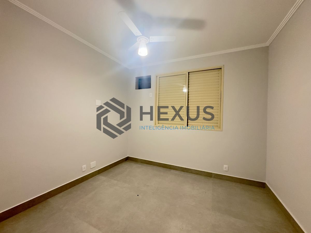 Foto 11 de Apartamento reformado com varanda e lazer na Enseada, Guarujá