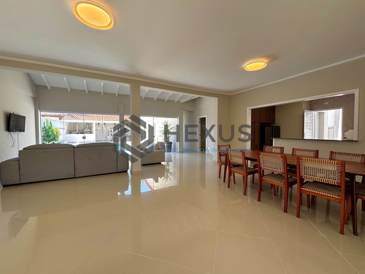Foto 26 de Casa reformada com piscina e área gourmet no Jardim Acapulco, Guarujá