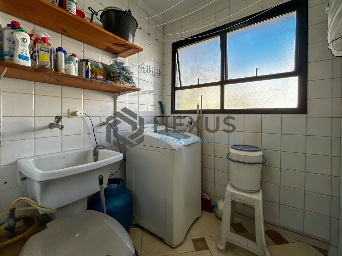 Foto 17 de Apartamento com varanda e lazer a 200m da praia no Jardim Astúrias, Guarujá