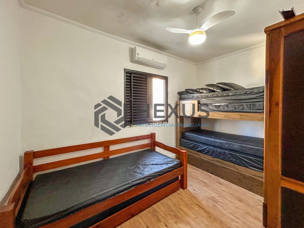 Foto 11 de Apartamento com varanda e lazer a 200m da praia no Jardim Astúrias, Guarujá