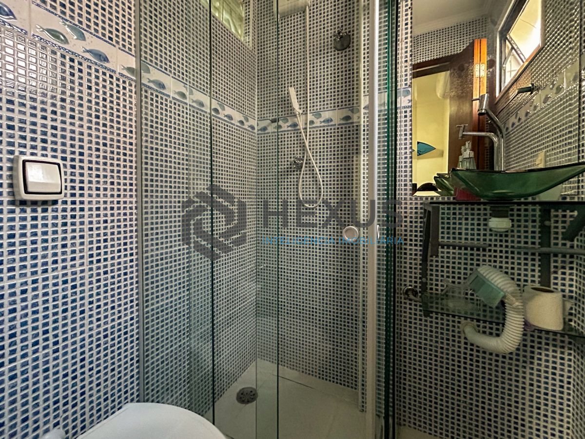 Foto 9 de Apartamento com varanda e lazer a 200m da praia no Jardim Astúrias, Guarujá