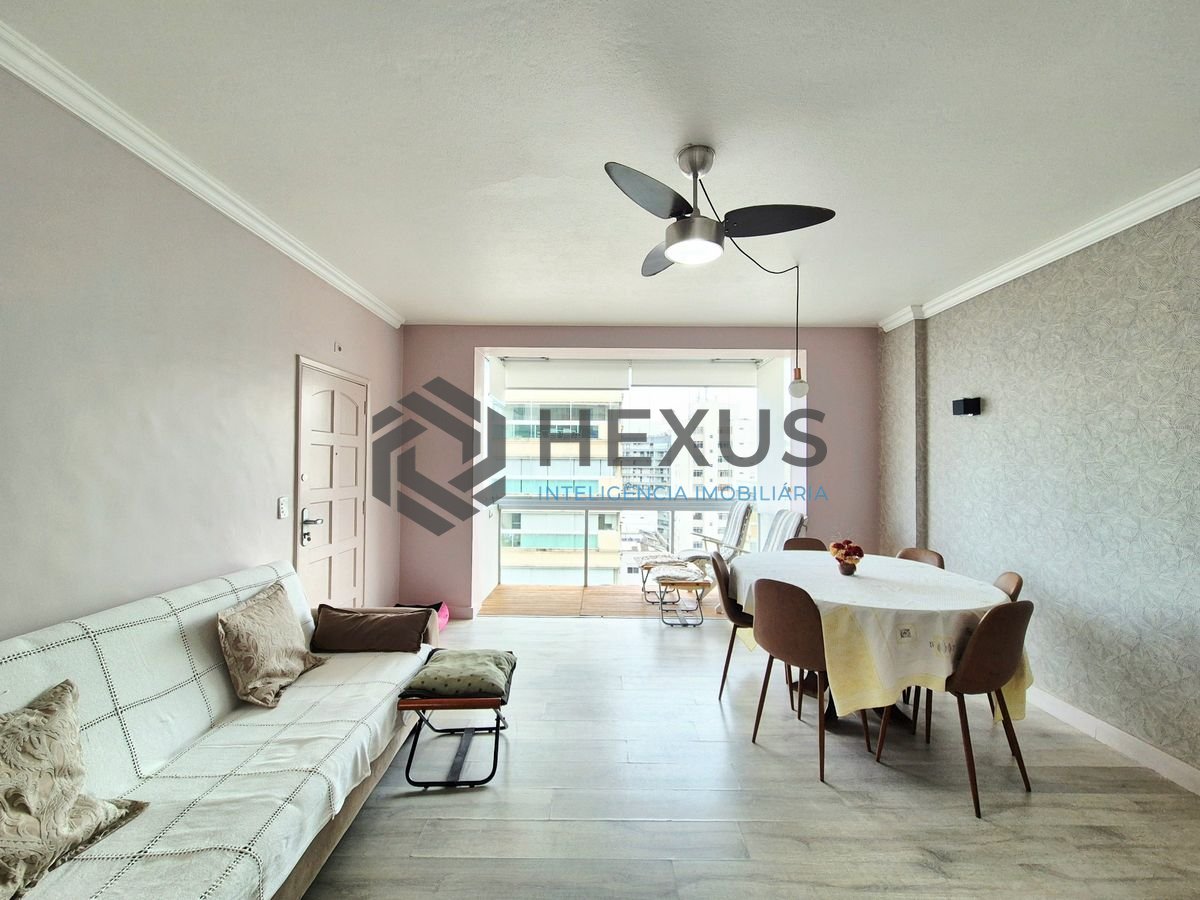 Foto 4 de Apartamento com varanda vista mar a 1 quadra da praia nas Pitangueiras, Guarujá