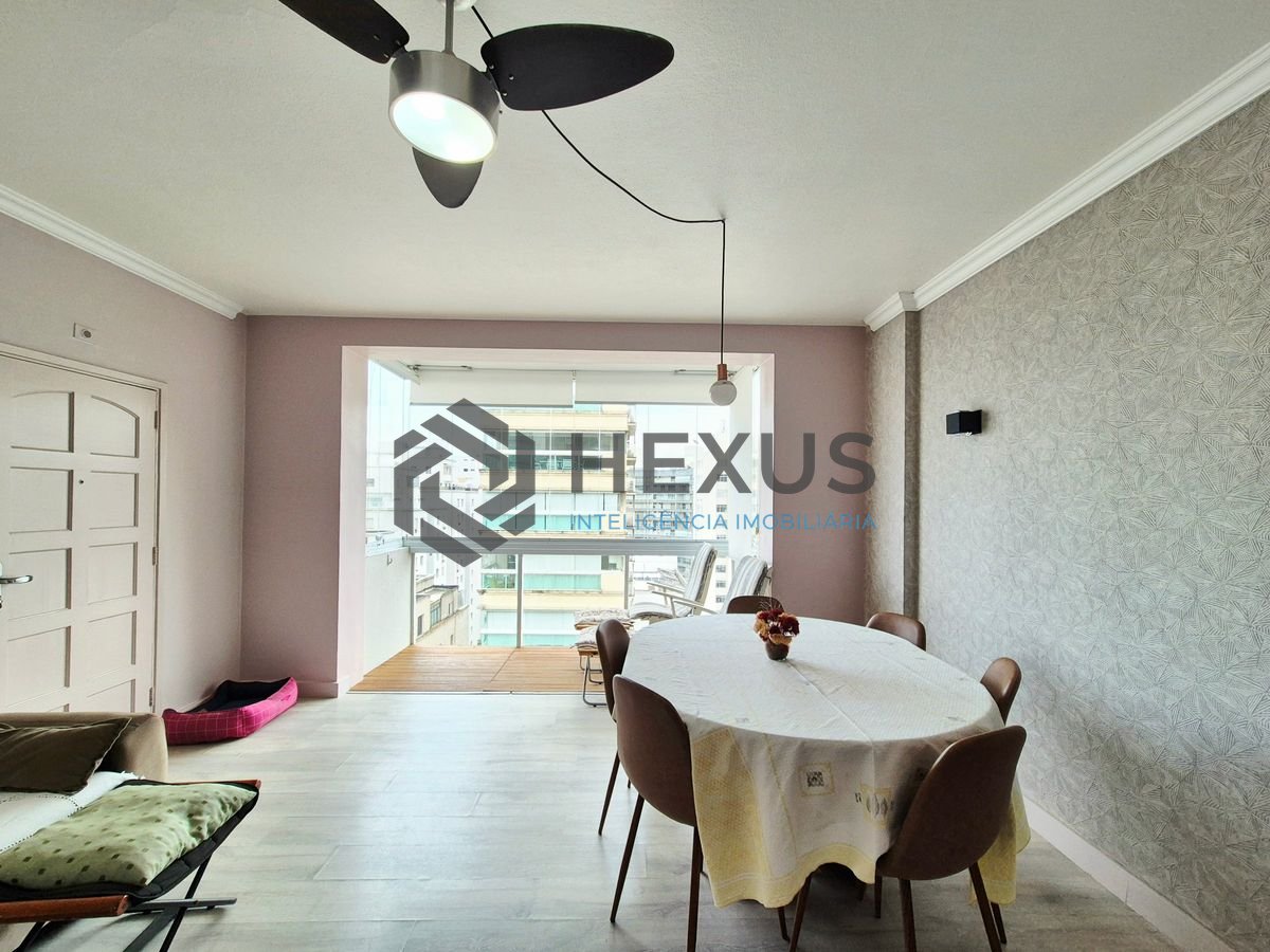 Foto 6 de Apartamento com varanda vista mar a 1 quadra da praia nas Pitangueiras, Guarujá