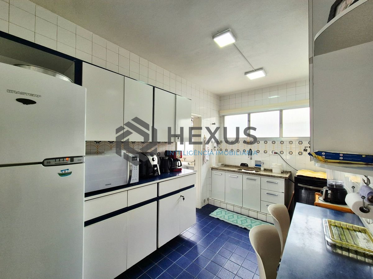 Foto 25 de Apartamento com varanda vista mar a 1 quadra da praia nas Pitangueiras, Guarujá