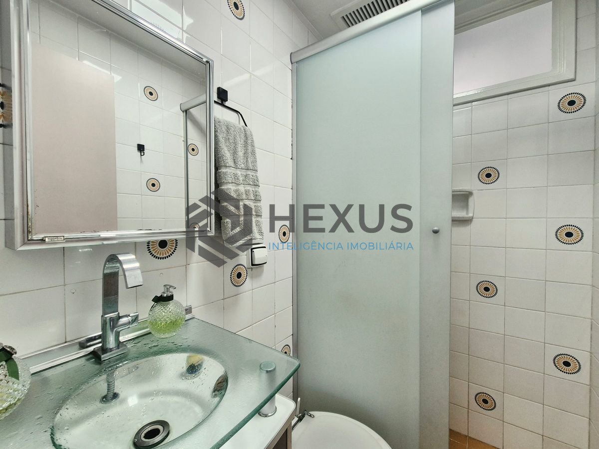 Foto 10 de Apartamento com varanda vista mar a 1 quadra da praia nas Pitangueiras, Guarujá