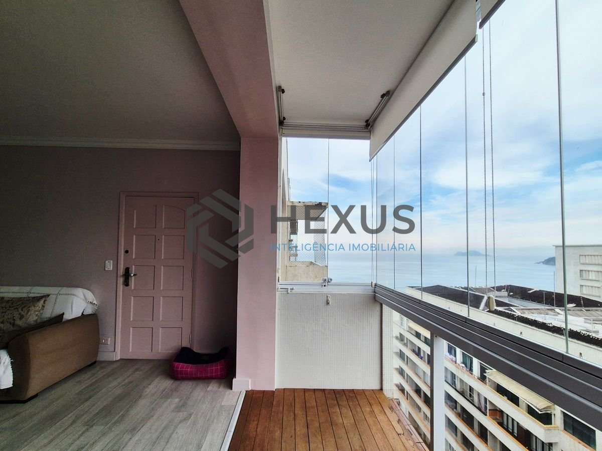 Foto 2 de Apartamento com varanda vista mar a 1 quadra da praia nas Pitangueiras, Guarujá