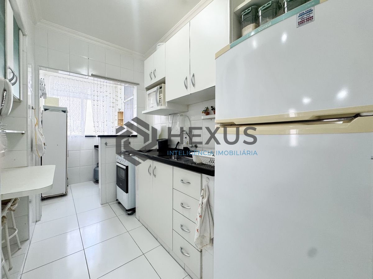 Foto 14 de Apartamento com varanda a 2 quadras da praia nas Pitangueiras, Guarujá