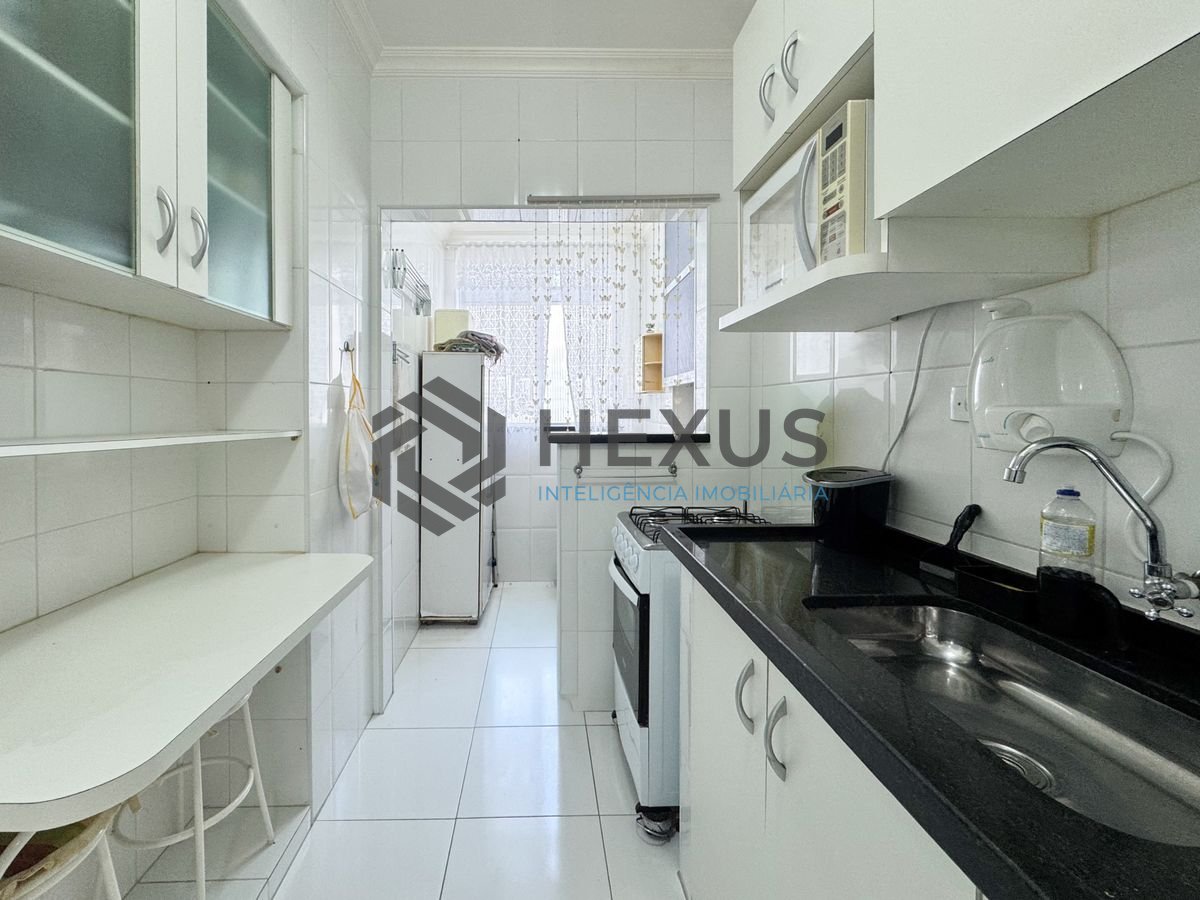 Foto 16 de Apartamento com varanda a 2 quadras da praia nas Pitangueiras, Guarujá
