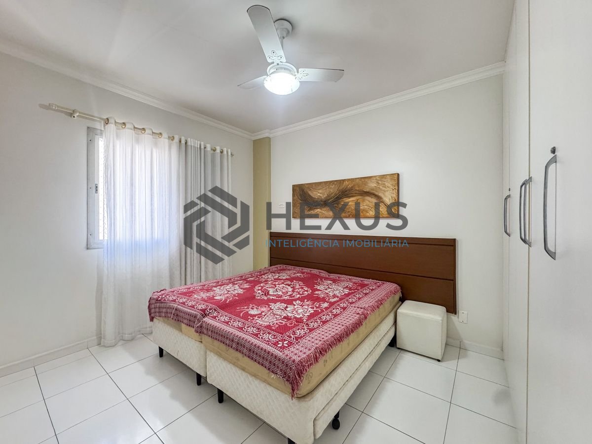 Foto 8 de Apartamento com varanda a 2 quadras da praia nas Pitangueiras, Guarujá