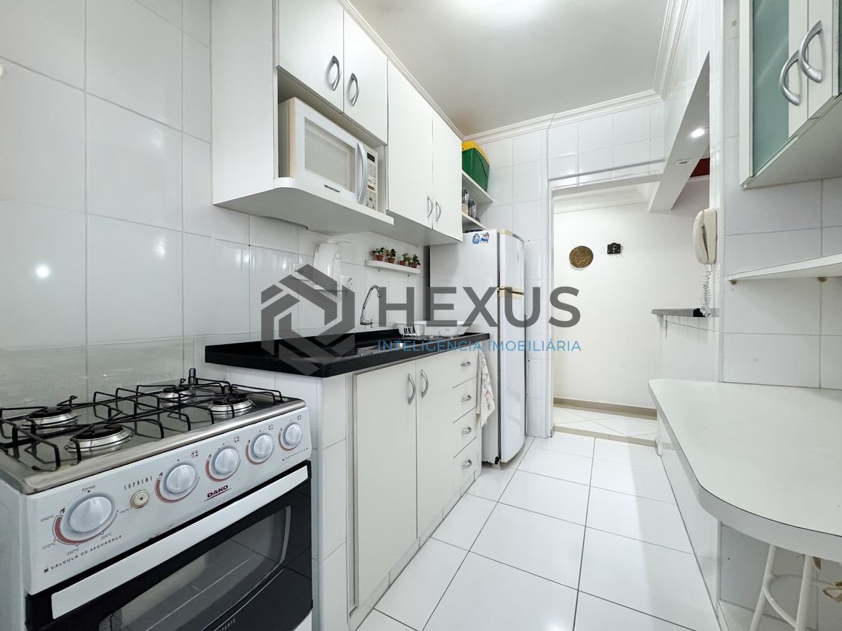 Foto 18 de Apartamento com varanda a 2 quadras da praia nas Pitangueiras, Guarujá