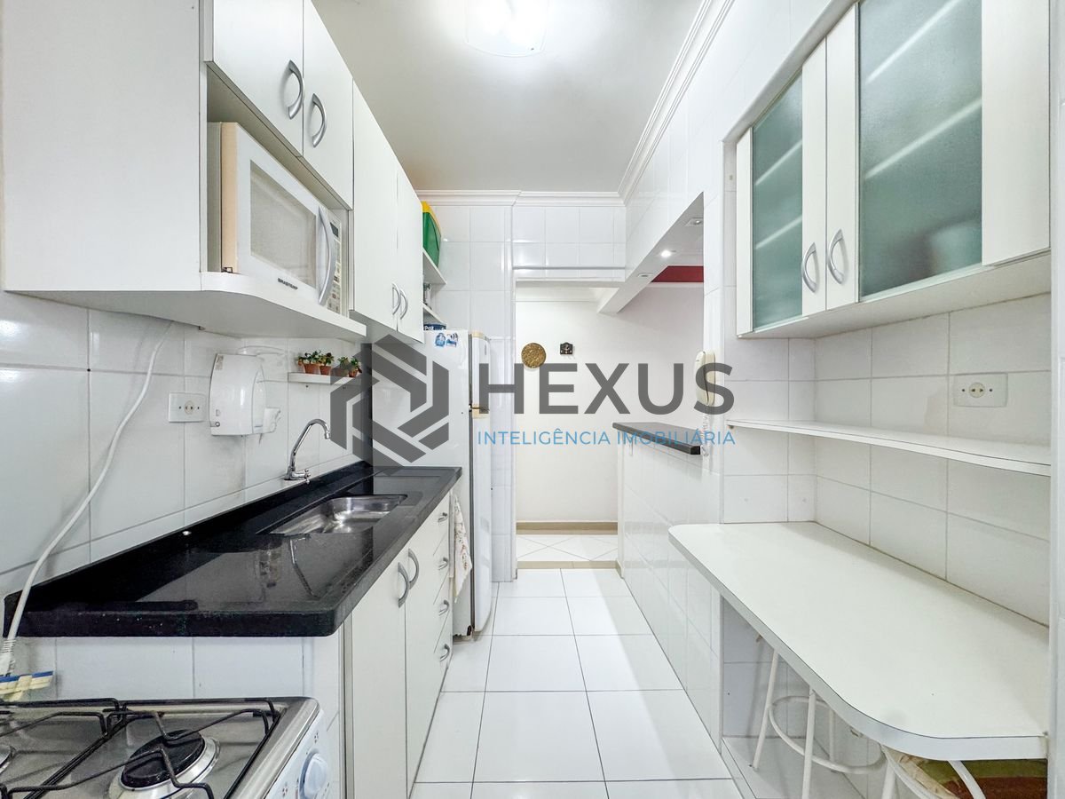Foto 17 de Apartamento com varanda a 2 quadras da praia nas Pitangueiras, Guarujá
