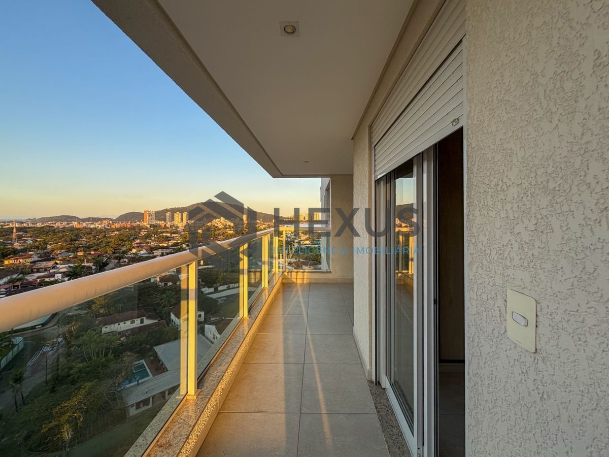 Foto 3 de Apartamento com varanda vista mar e lazer a 500m da praia na Enseada, Guarujá