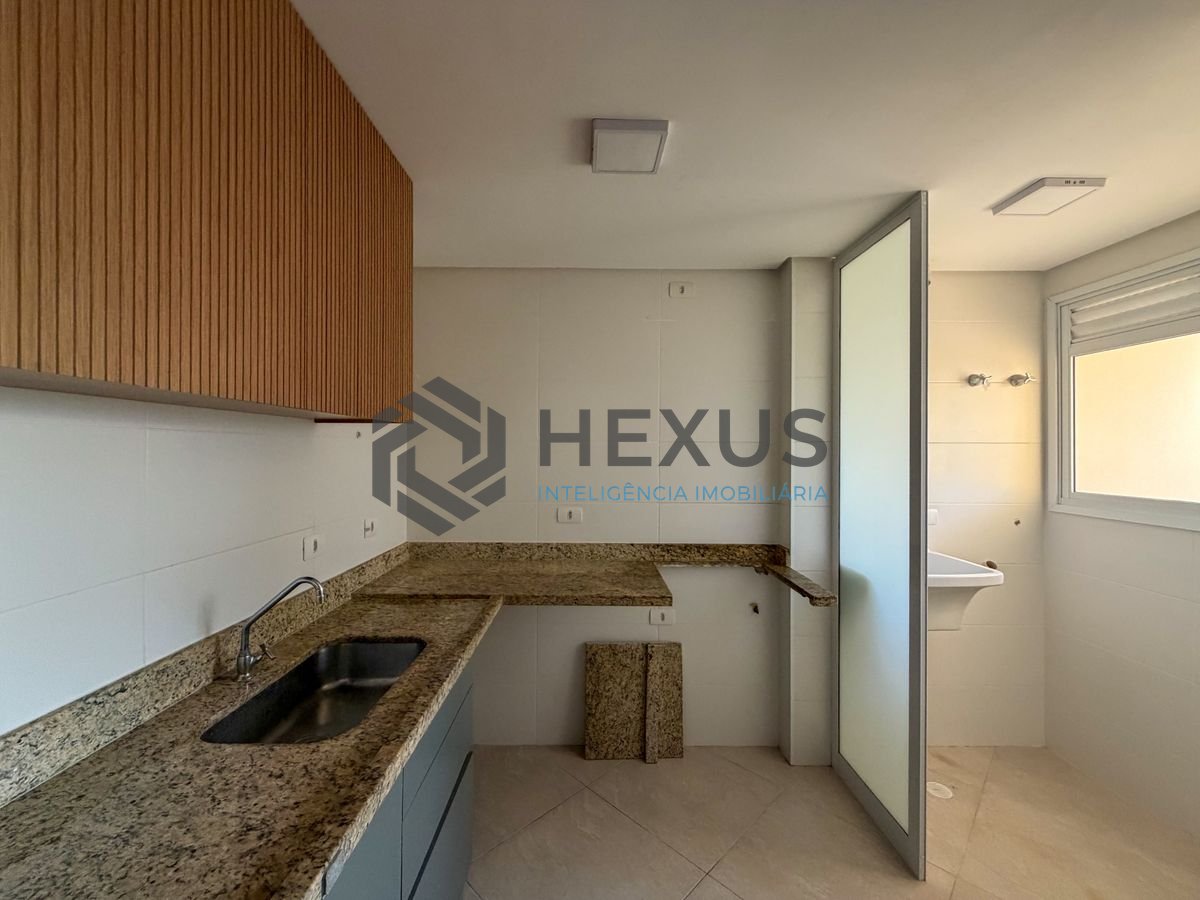 Foto 17 de Apartamento com varanda vista mar e lazer a 500m da praia na Enseada, Guarujá