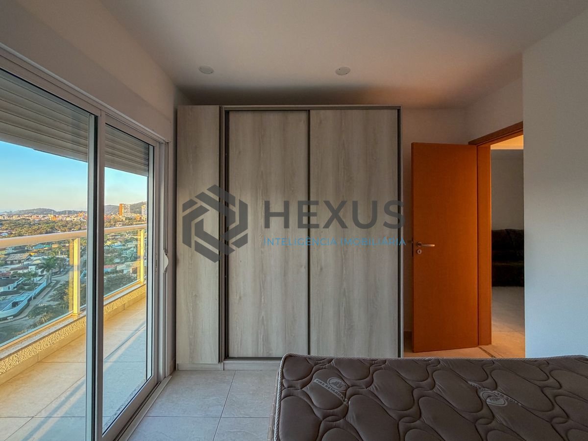 Foto 16 de Apartamento com varanda vista mar e lazer a 500m da praia na Enseada, Guarujá