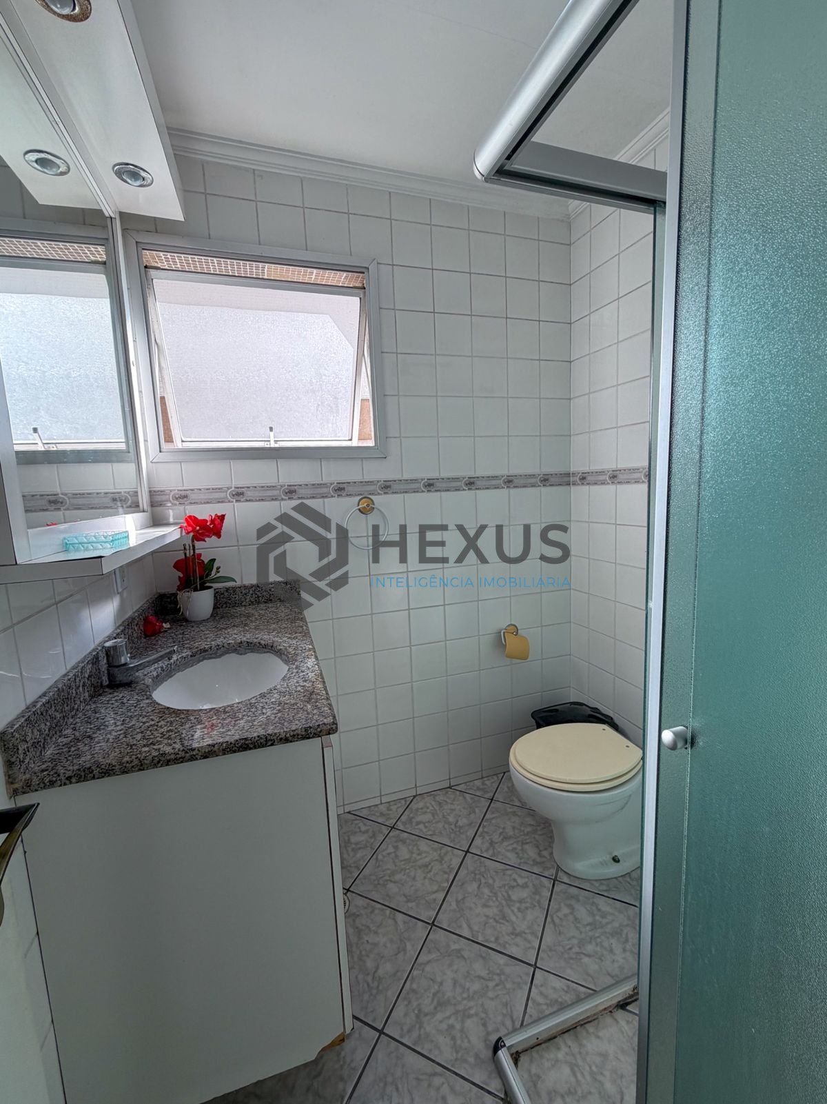 Foto 10 de Apartamento a 500m da praia na região da Vila Júlia na Enseada, Guarujá