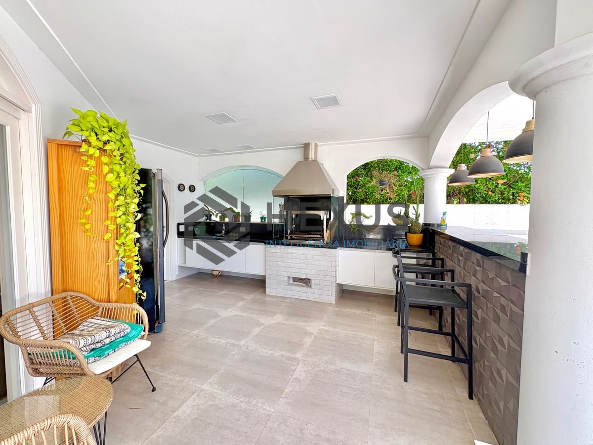 Foto 14 de Casa reformada com piscina e área gourmet no Jardim Acapulco, Guarujá