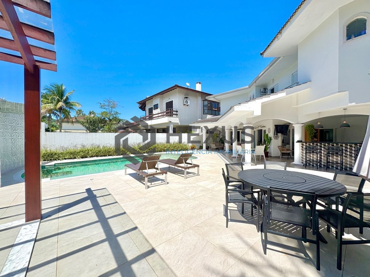 Foto 12 de Casa reformada com piscina e área gourmet no Jardim Acapulco, Guarujá