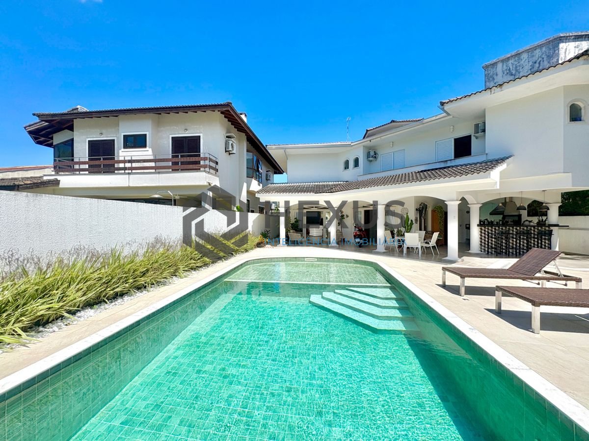 Foto 9 de Casa reformada com piscina e área gourmet no Jardim Acapulco, Guarujá