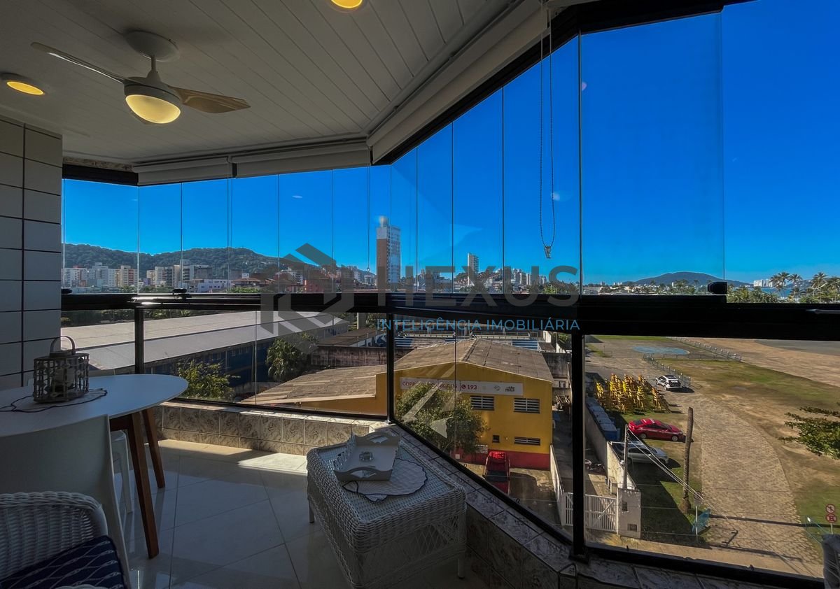 Foto 10 de Apartamento com varanda e lazer na beira mar da Praia da Enseada, Guaruja