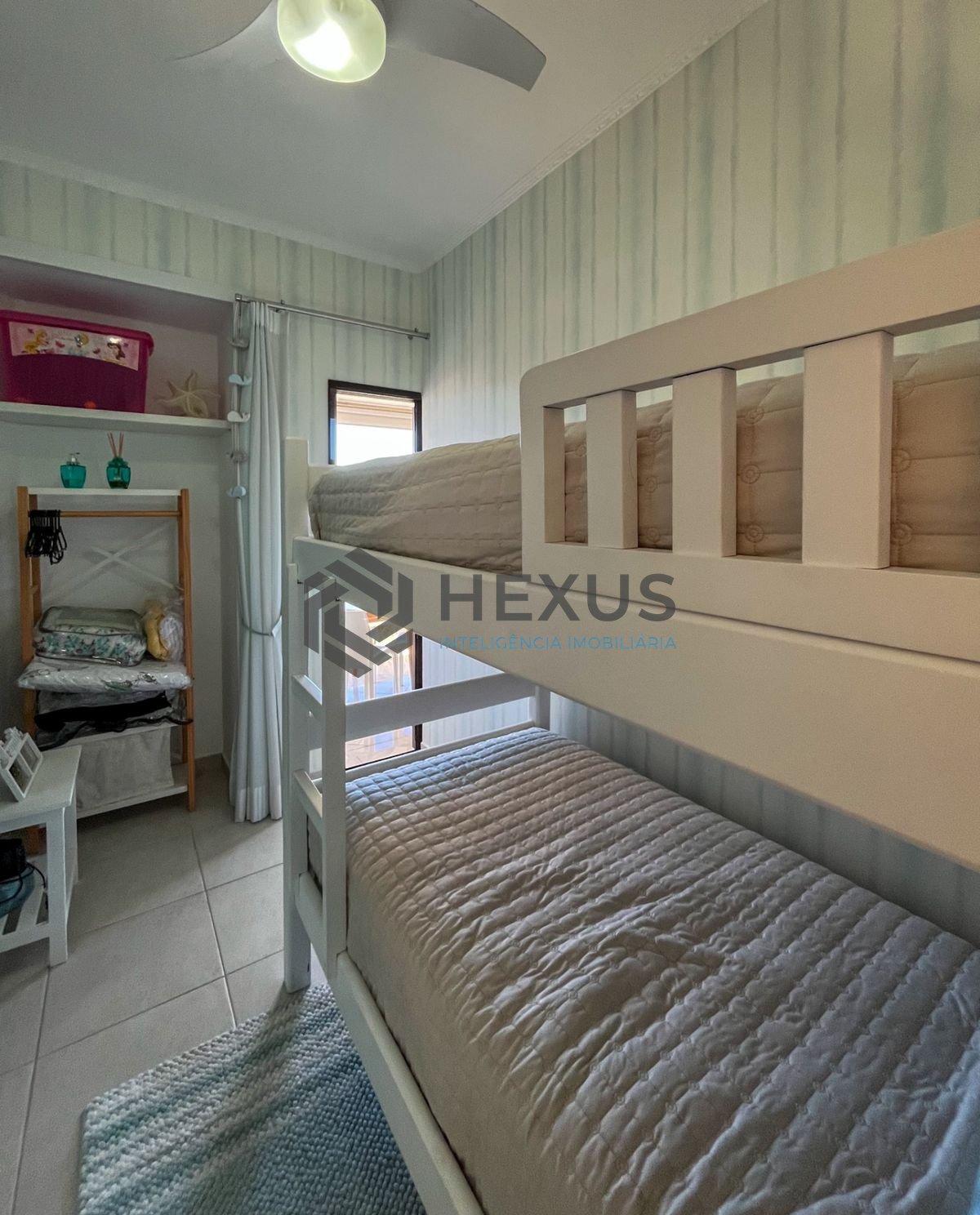 Foto 16 de Apartamento com varanda e lazer na beira mar da Praia da Enseada, Guaruja