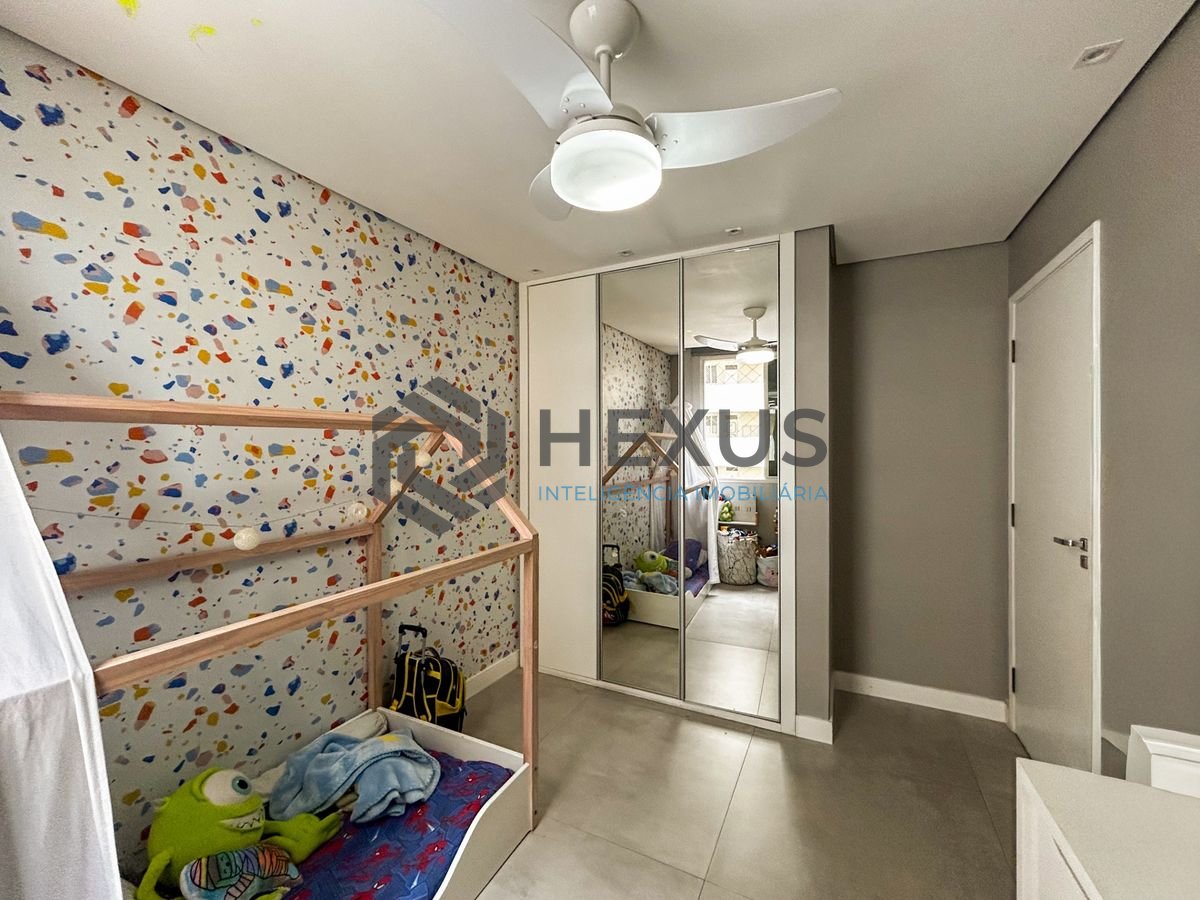 Foto 21 de Apartamento reformado com varanda e lazer a 100m da praia nas Pitangueiras, Guarujá
