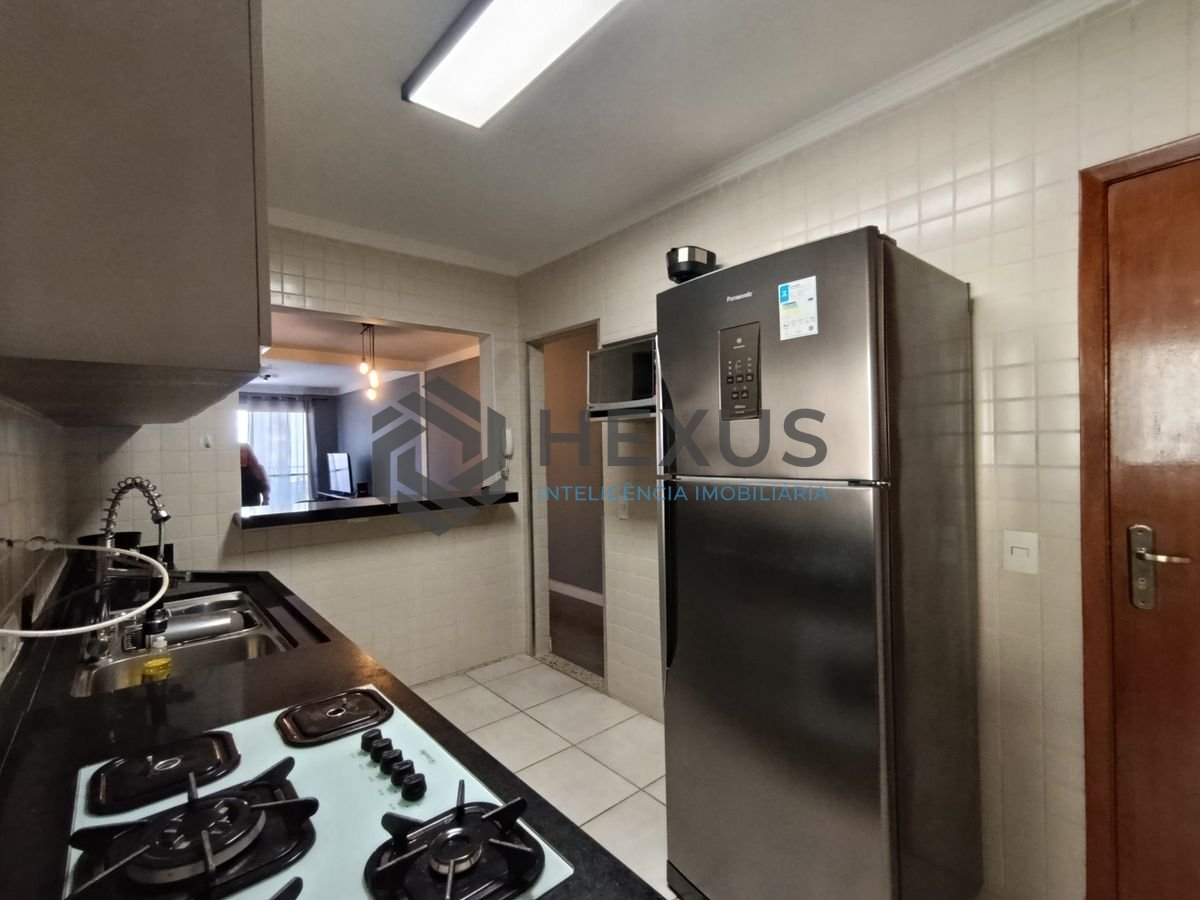 Foto 19 de Apartamento reformado com varanda a 350m da praia na Enseada, Guarujá