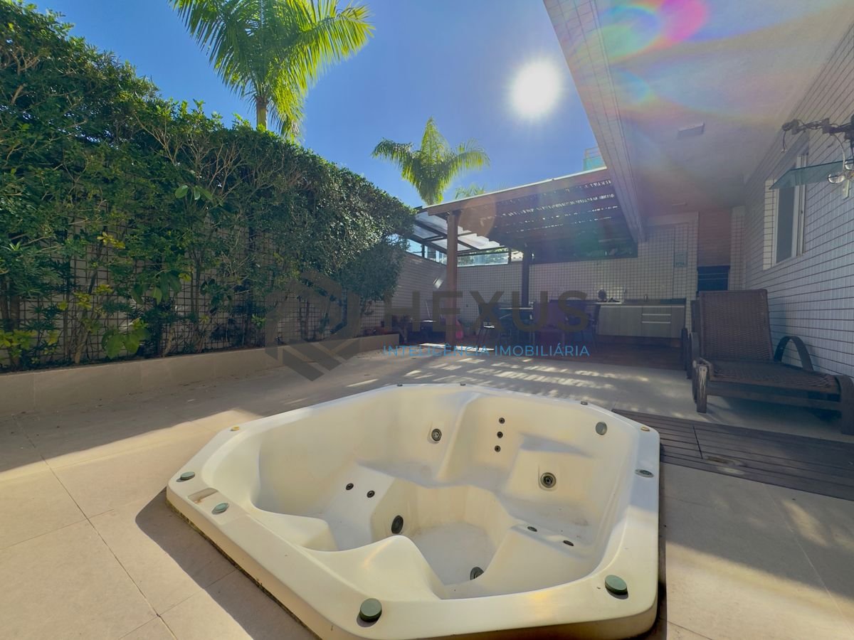Foto 7 de Apartamento reformado com varanda gourmet e lazer na beira mar no Tombo, Guarujá