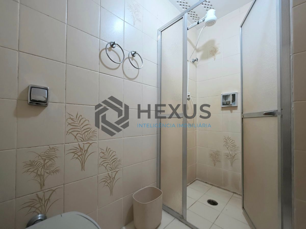 Foto 14 de Apartamento com varanda e lazer a 2 quadras da praia nas Pitangueiras, Guarujá