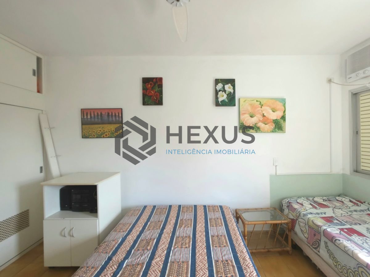 Foto 8 de Apartamento com varanda e lazer a 2 quadras da praia nas Pitangueiras, Guarujá