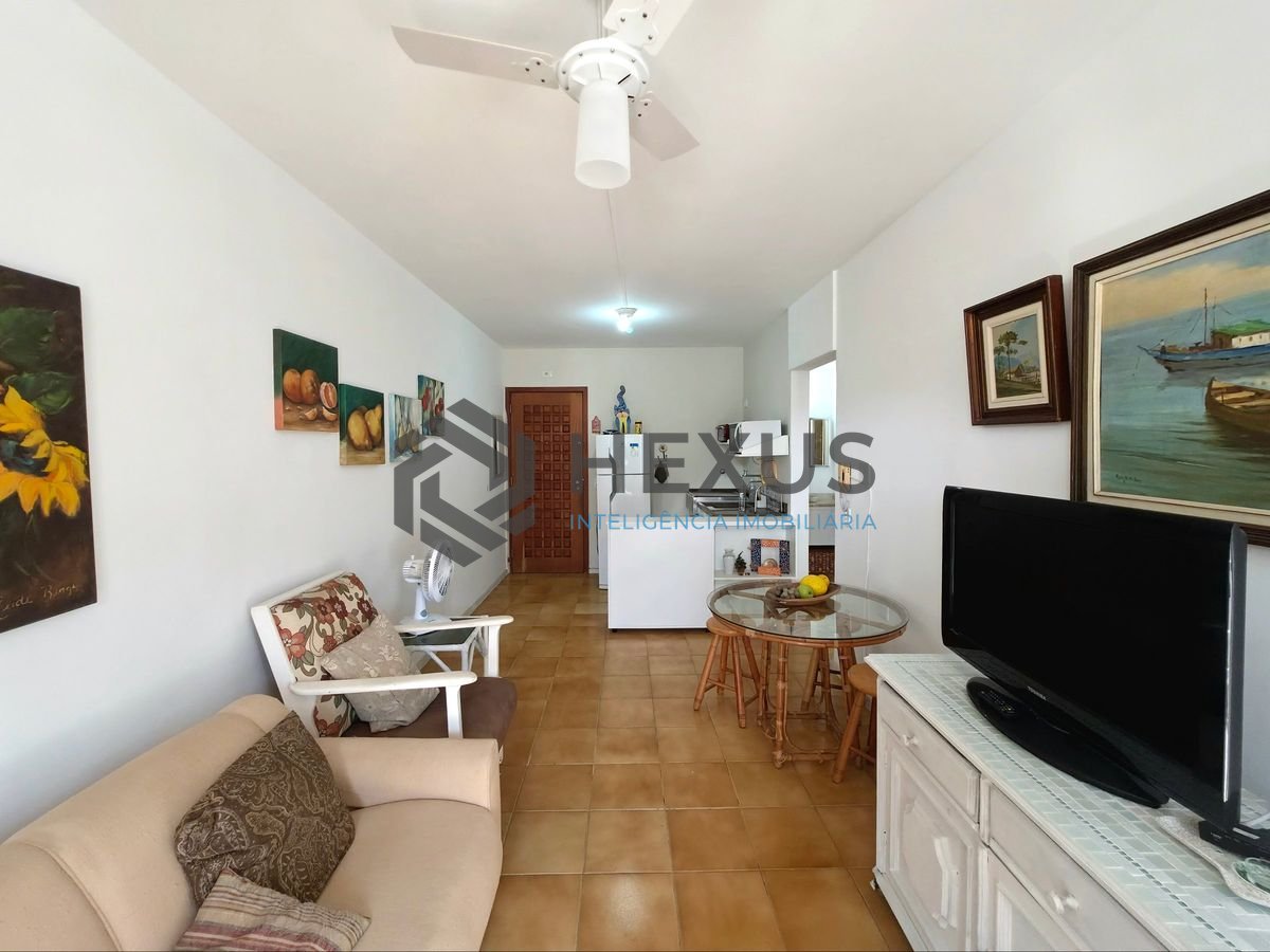 Foto 3 de Apartamento com varanda e lazer a 2 quadras da praia nas Pitangueiras, Guarujá