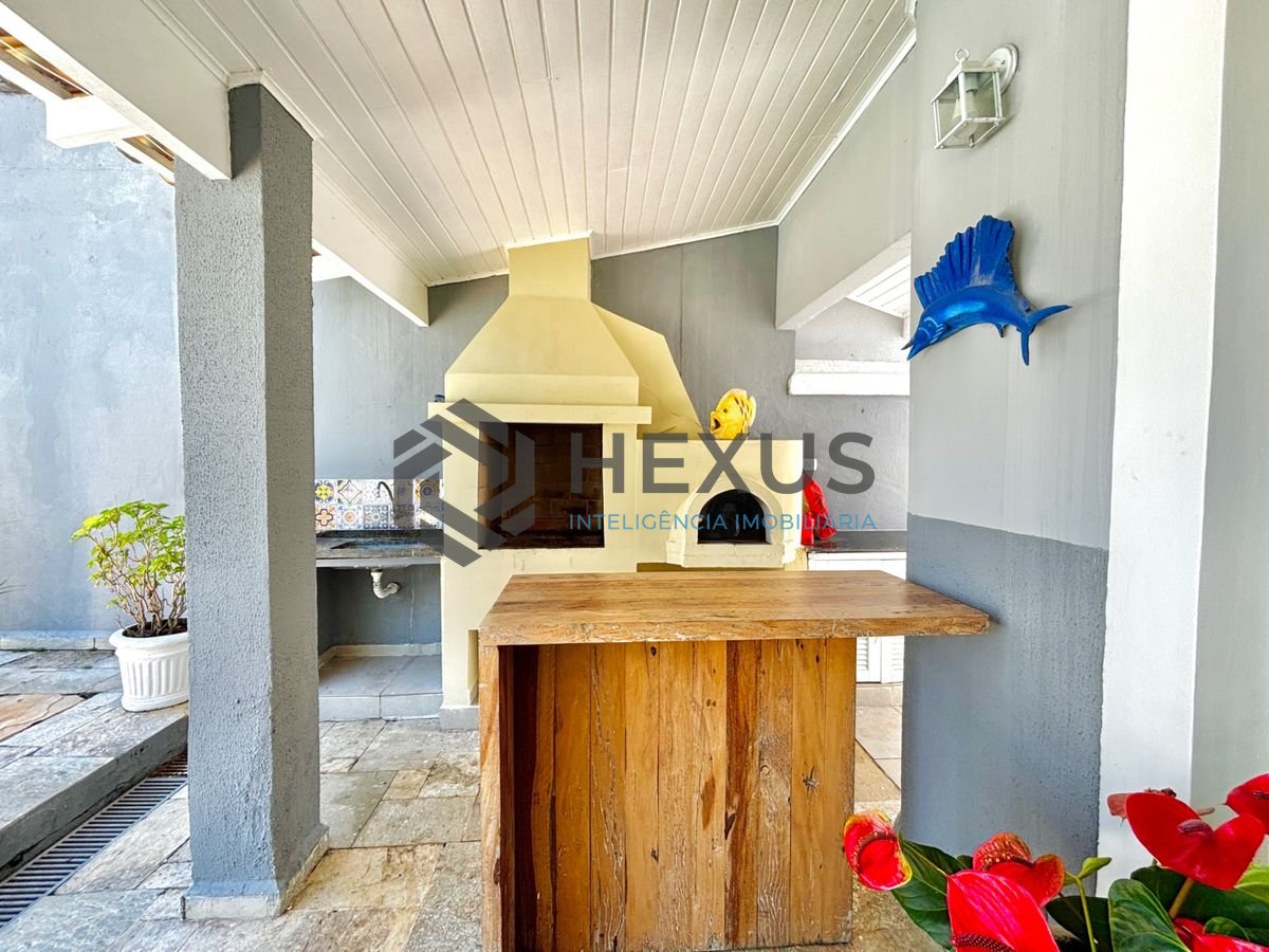 Foto 28 de Casa reformada com piscina e área gourmet no Jardim Acapulco, Guarujá