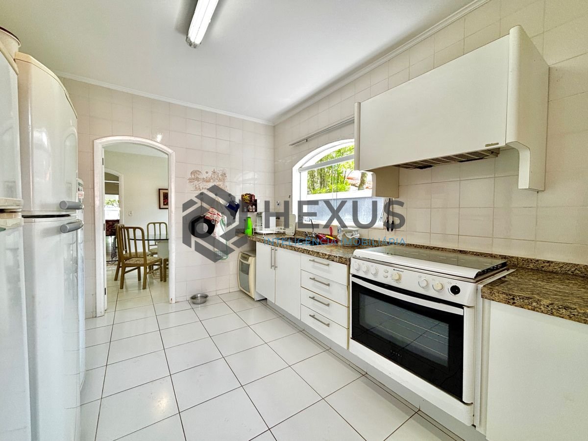 Foto 23 de Casa reformada com piscina e área gourmet no Jardim Acapulco, Guarujá