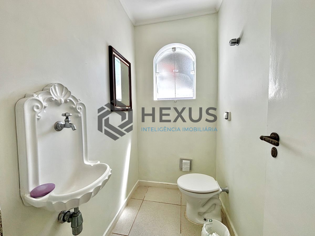 Foto 8 de Casa reformada com piscina e área gourmet no Jardim Acapulco, Guarujá