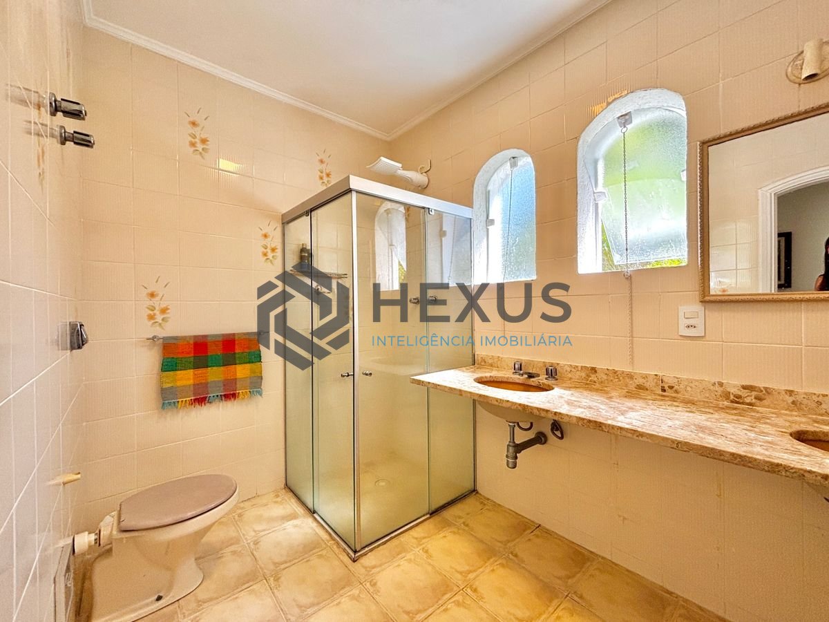 Foto 13 de Casa reformada com piscina e área gourmet no Jardim Acapulco, Guarujá