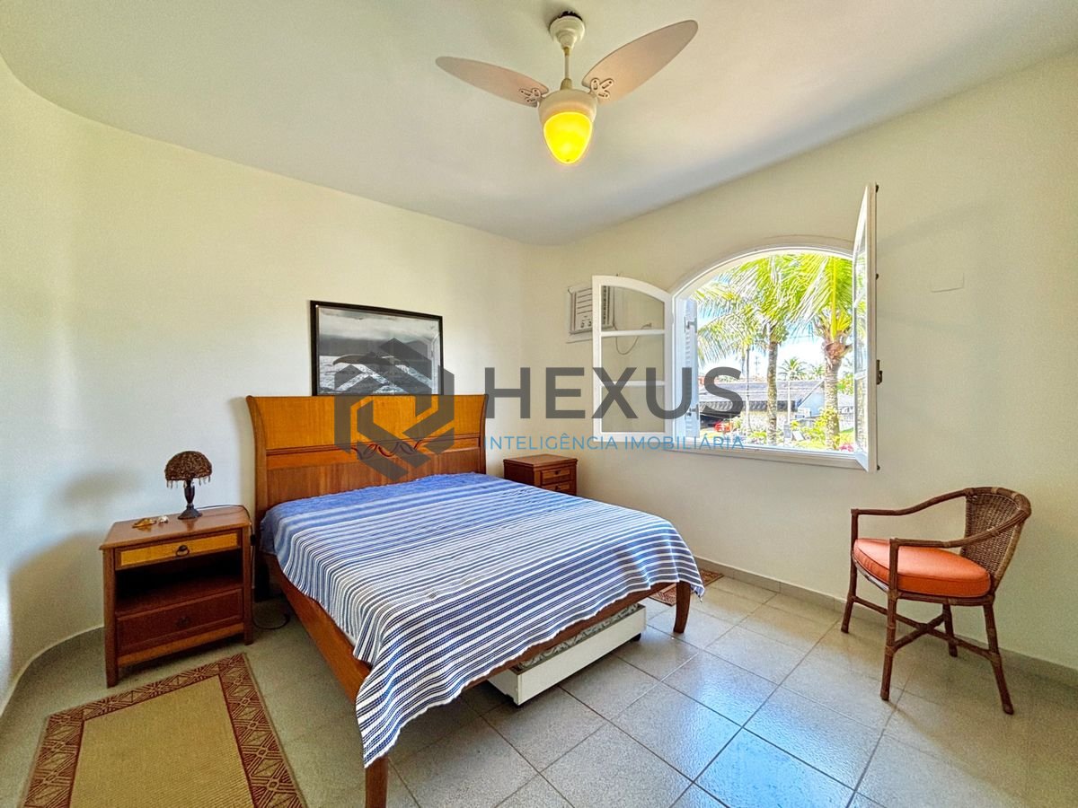 Foto 14 de Casa reformada com piscina e área gourmet no Jardim Acapulco, Guarujá